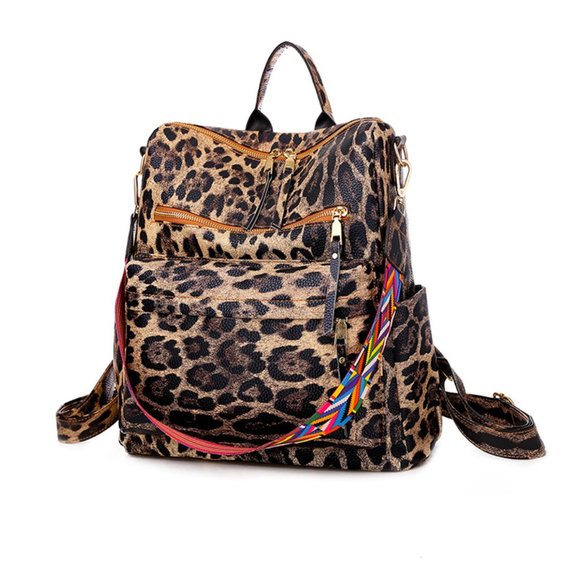 Recreational shoulder for outdoor leopard-print